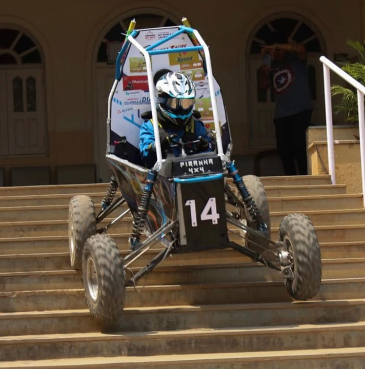 PIRANHA 4X4 descending stairs
